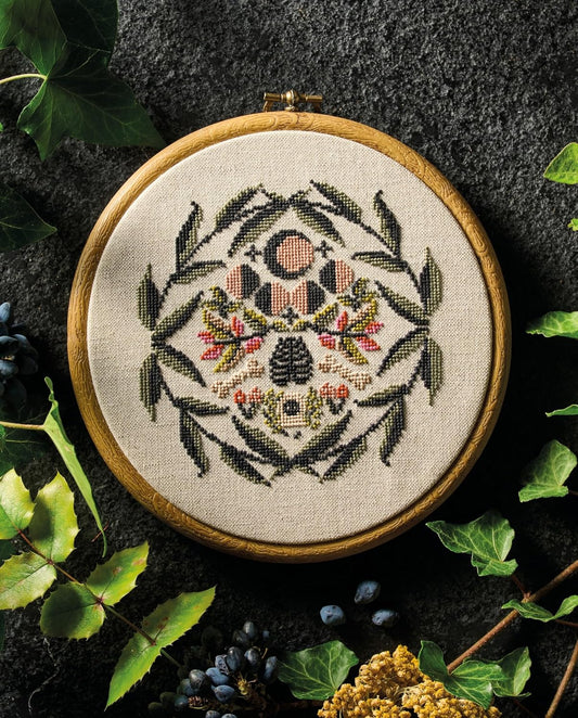 Cross Stitch Cabinet of Curiosities: 500 Magical Motifs and Peculiar Patterns