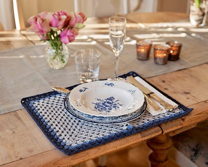Classic Crochet the Modern Way: Over 35 Fresh Designs Using Traditional Techniques: Placements, Potholders, Bags, Scarves, Mitts, and More: Over 35 Fresh Designs Using Traditional Techniques: Placements, Potholders, Bags, Scarves, Mitts, and More