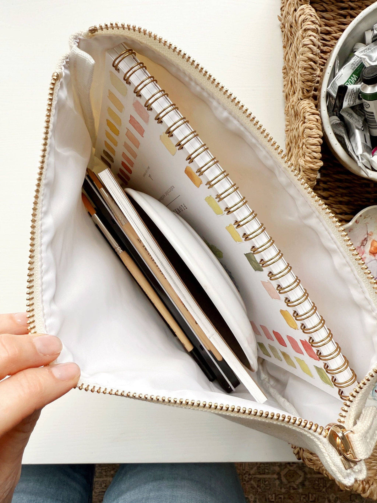Canvas Zipper Pouch with Inscription of 'make pretty things'