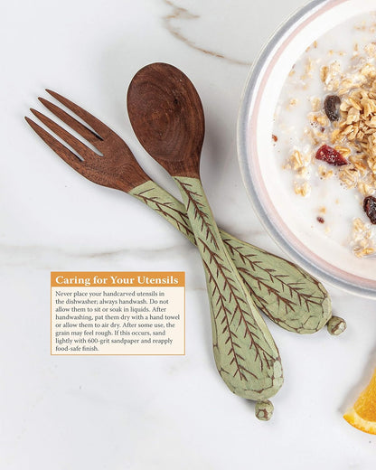 12 Spoons, 2 Bowls, and a Knife: 15 Step-By-Step Handcarved Projects for the Kitchen