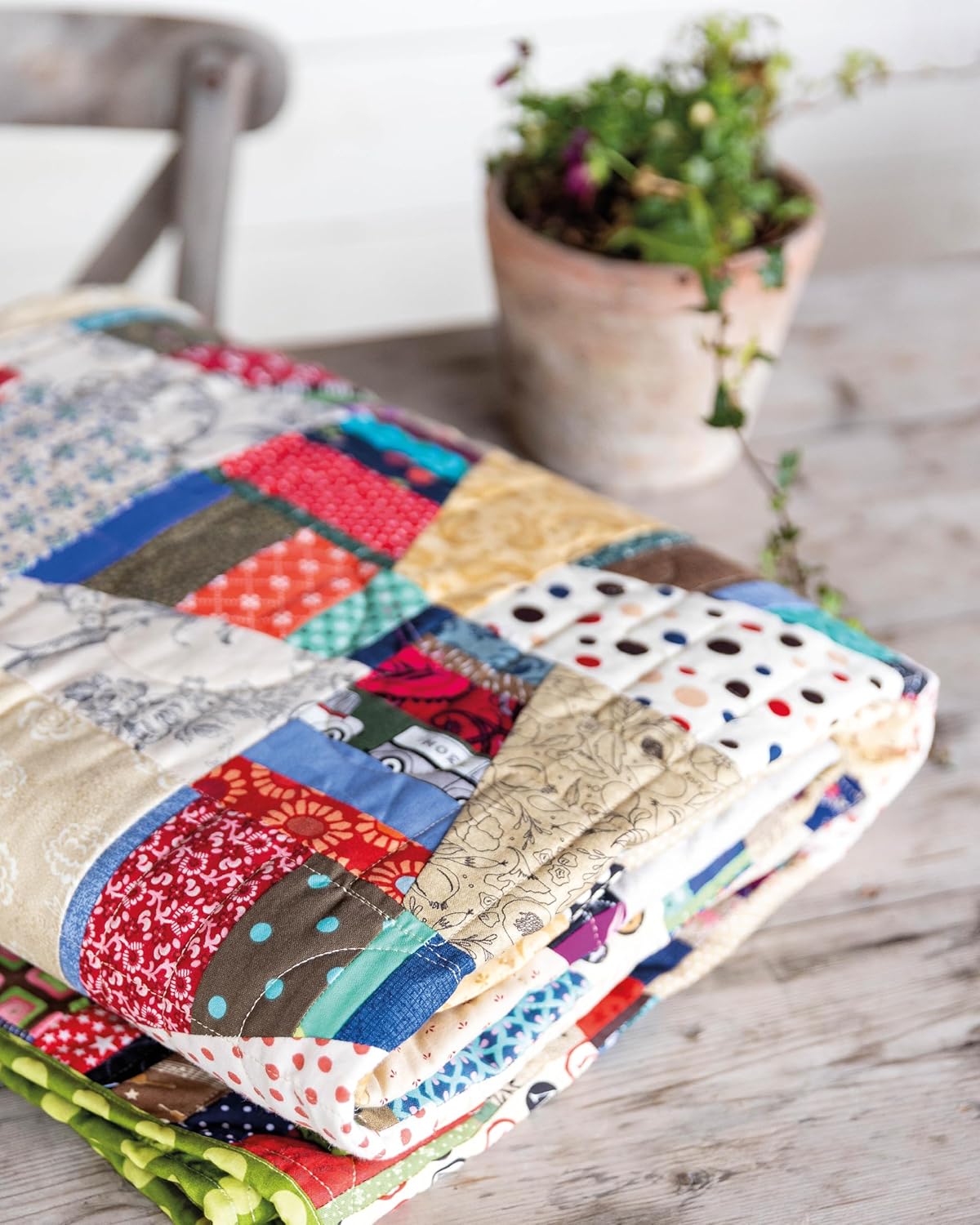 Scrap Quilts from Crumbs, Strips and Strings: Use Up Every Last Piece with 15 Scrap Quilt Patterns: Use Up Every Last Piece with 15 Scrap Quilt Patterns