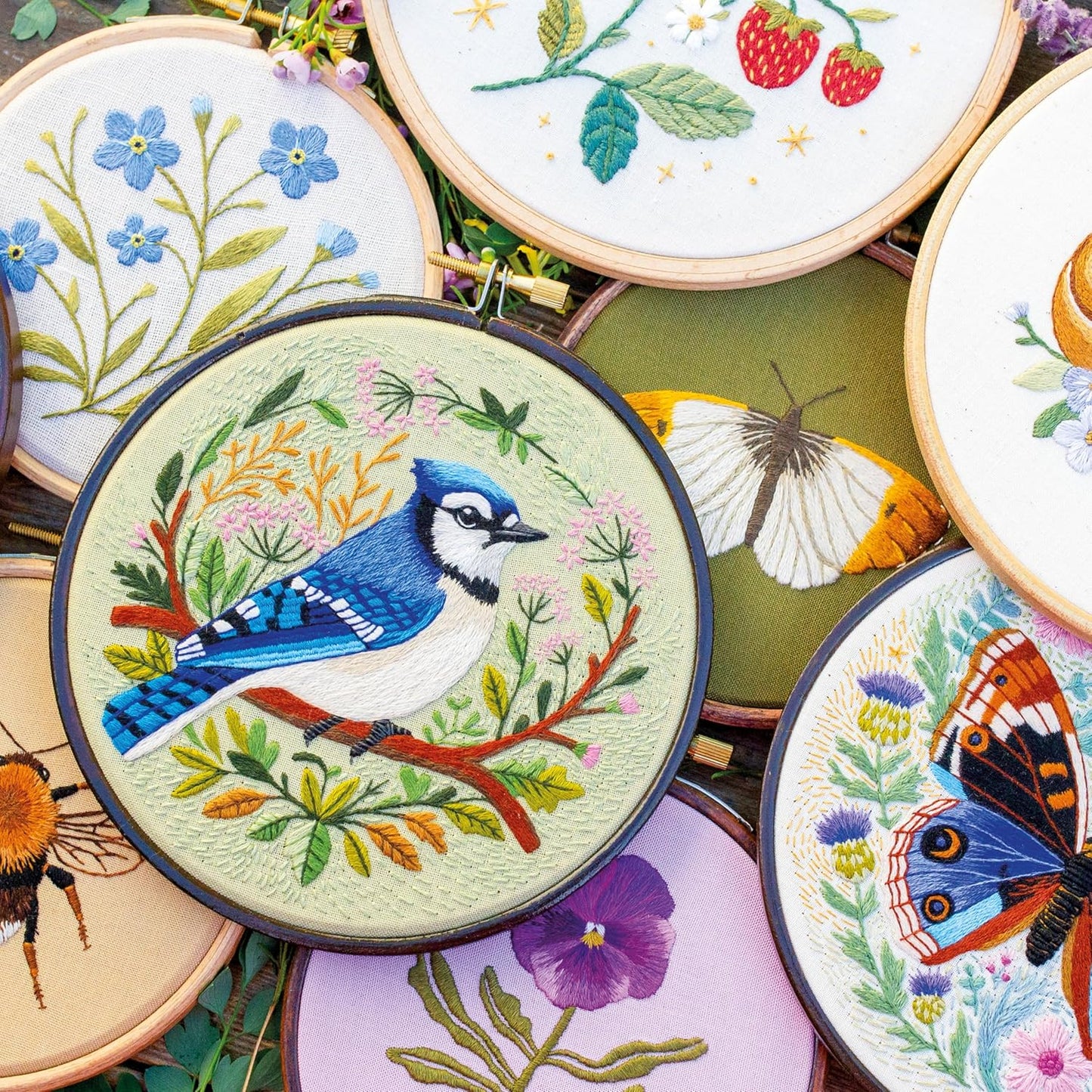 Paint with Thread: In the Garden- A Step-By-Step Guide to Embroidery by Emillie Ferris