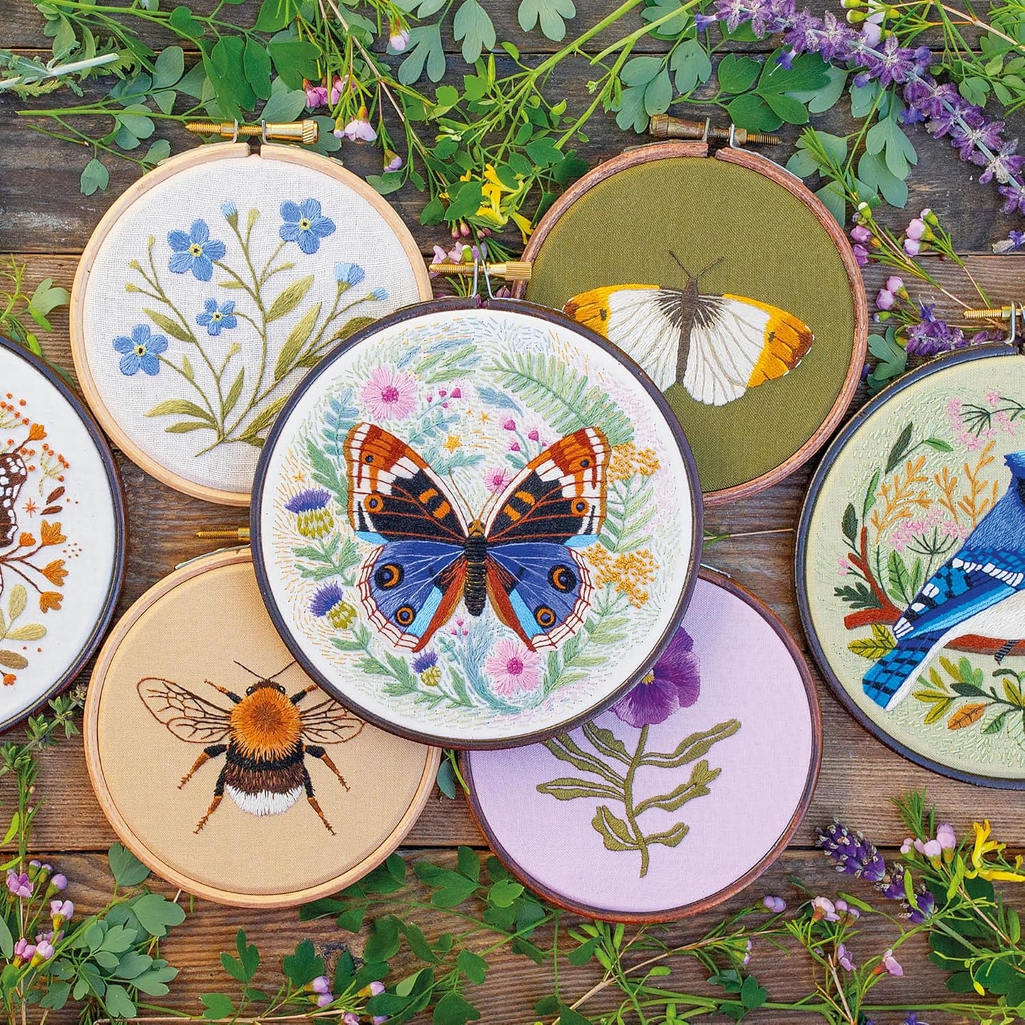 Paint with Thread: In the Garden- A Step-By-Step Guide to Embroidery by Emillie Ferris